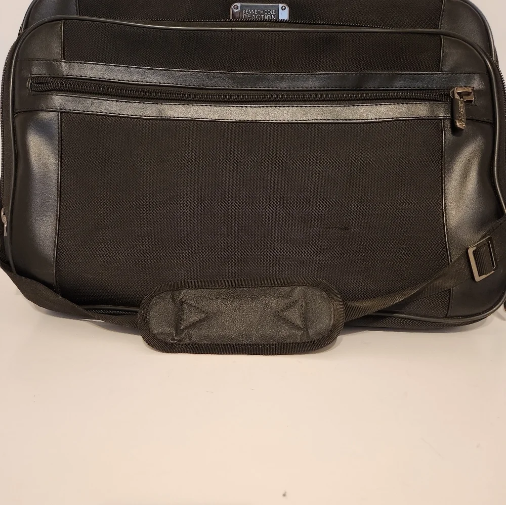 Like New Kenneth Cole Reaction Work Bag with R-tech lining